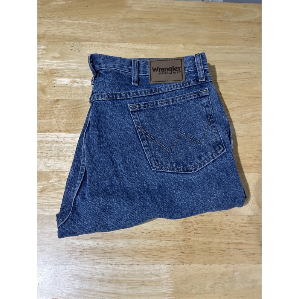 Wrangler Jeans Blue Rugged Wear Relaxed Fit Men's Tag 40x30  Approx 40x31  Denim